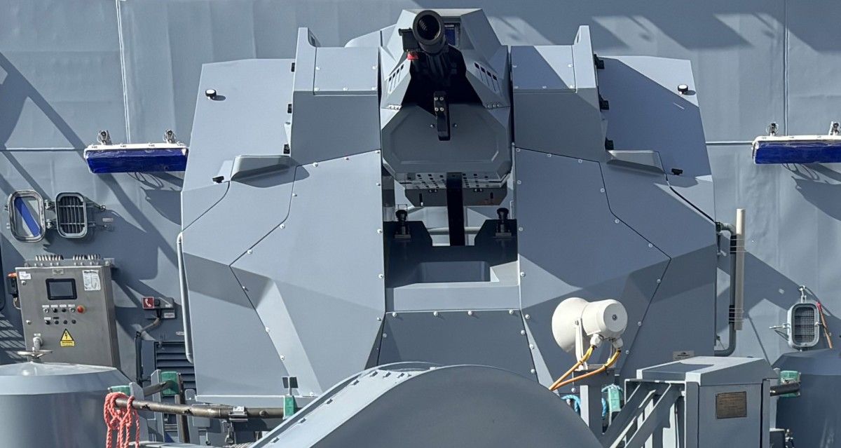 Polish 35-mm cannon already installed on the minesweeper presently  under construction [PHOTO]