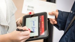 Mobilny listonosz od Poczty Polskiej.