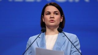 Swiatłana Cichanouska przemawia - zdjęcie poglądowe