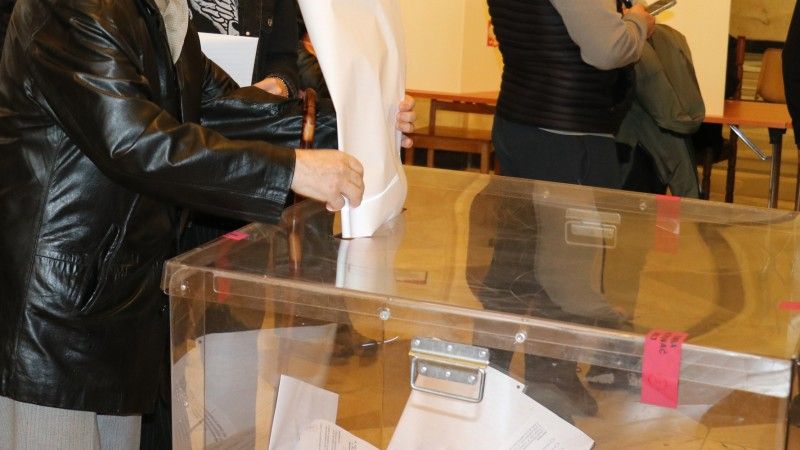 Organy rządowe szykują się do wyborów parlamentarnych. Wiceminister cyfryzacji zapowiada zwołanie zespołu ws. Bezpiecznych wyborów, zaś NASK chce eliminować fałszywe konta polityków.