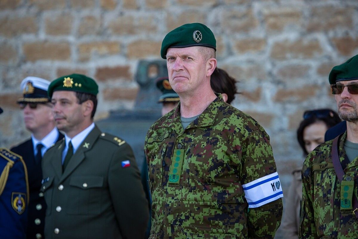 Bunkers on private plots close  the border with Russia. A NATO country responds to the threat