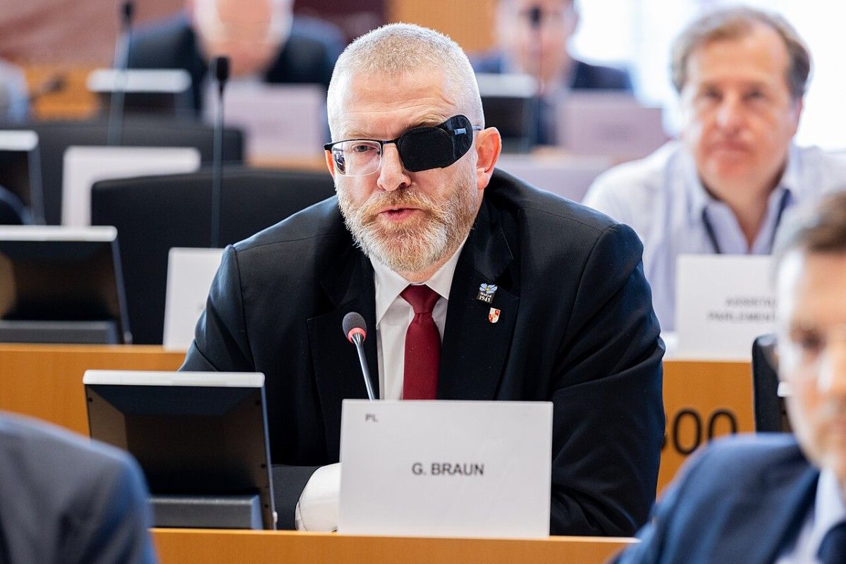„Nie powinien ich zapraszać”. Sprzeciw rządu w sprawie RBN