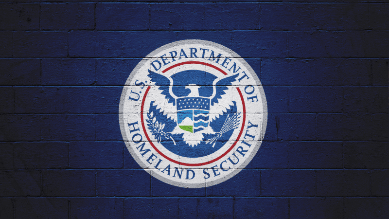 Haktywiści ujawnili dane tysięcy osób związanych z amerykańskim DHS w proteście przeciwko polityce Donalda Trumpa