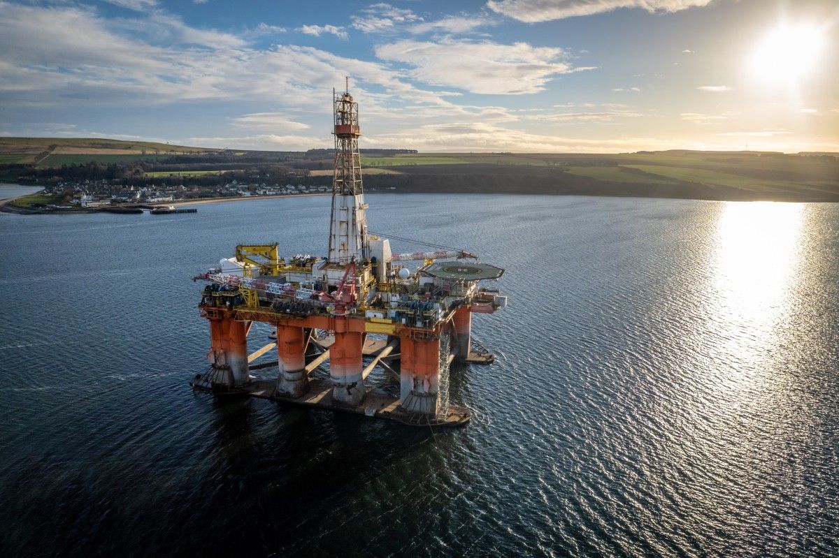Shell z rekordowym zyskiem, ale zarabia cały sektor. Paliwowi giganci korzystają z wojny