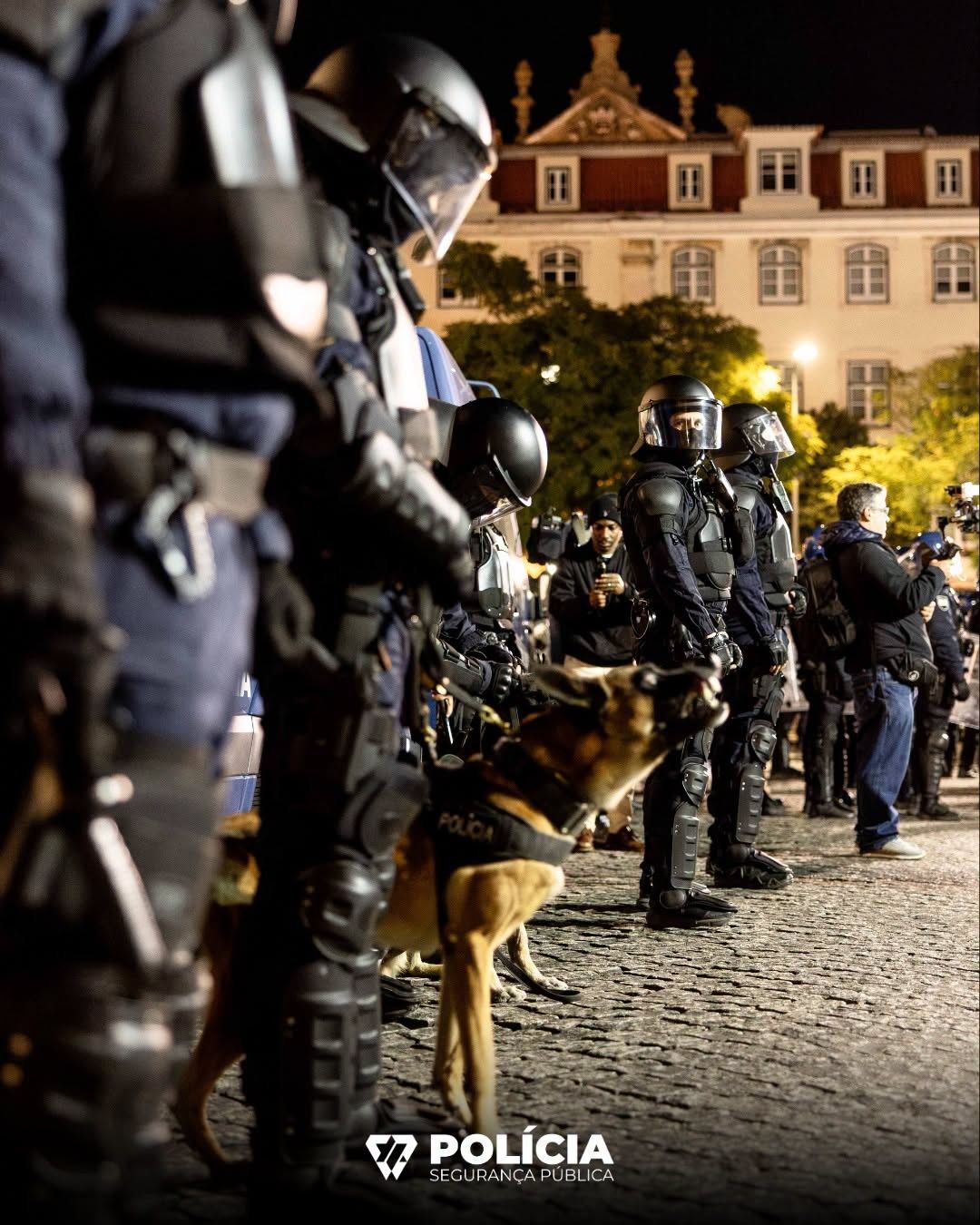 Policjanci i żandarmi wyszli na ulice. Domagają się wyższych płac