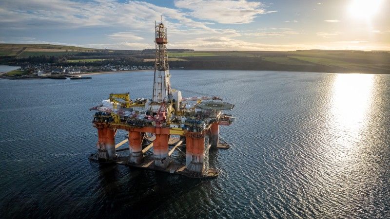 offshore-oil-rig-at-sunrise-in-the-ocean-2026-09-23-02-29-05-utc